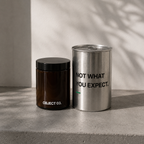Objet design bougie artisanale Paris finition métallique parfum thé vert matcha 