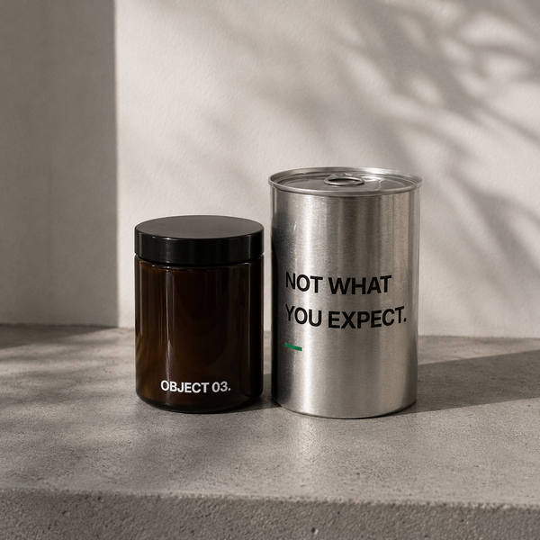 Objet design bougie artisanale Paris finition métallique parfum thé vert matcha 