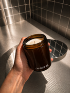 Bougie design Paris en main OBJECT 02 Slow Burn Baby NOT WHAT YOU EXPECT.